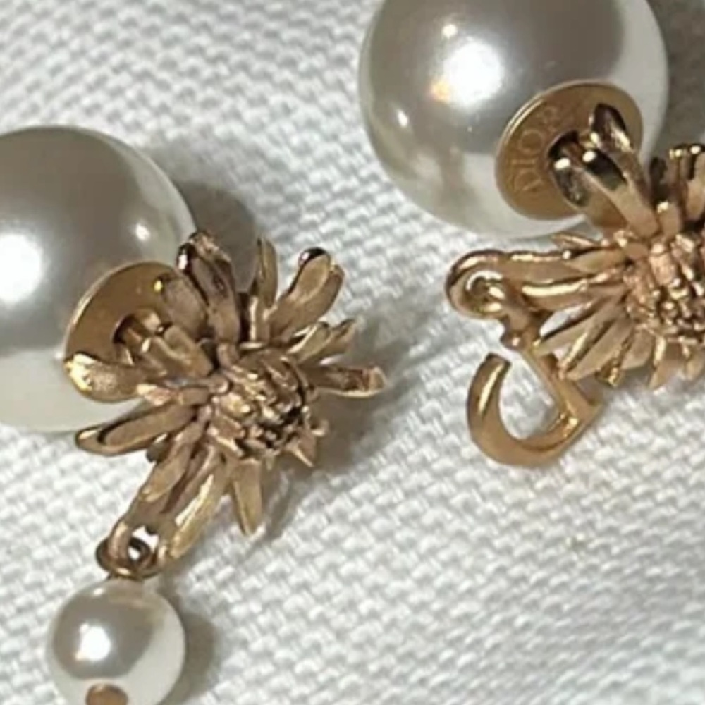 DIOR | TRIBALES pearl and rose gold earrings - Picture 5 of 10